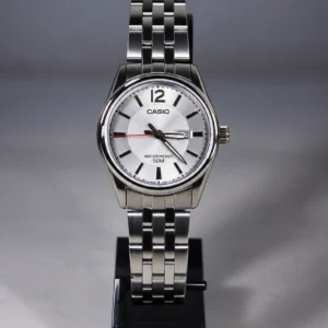 Reloj de acero para mujer Casio con esfera texturizada y fechador (50 m)